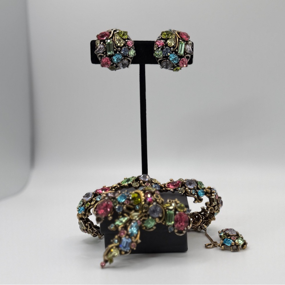 VTG Hollycraft 1953 Set |
Earrings | Bracelet | Brooch
Stunning.